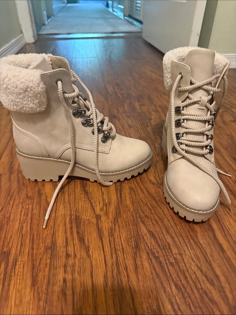 DV by Dolce Vita Cream Lace-Up Sherpa Collar Platform Boots